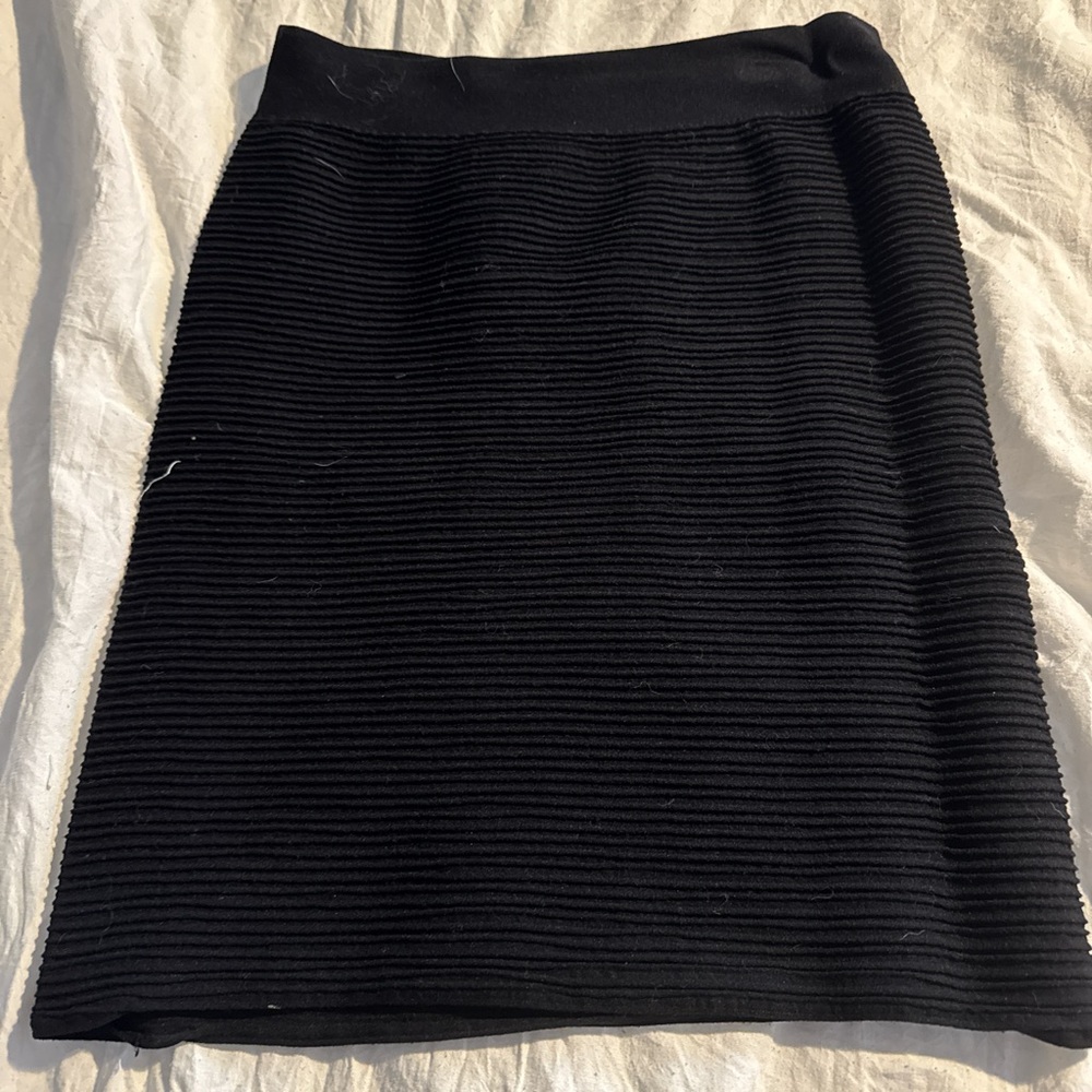Elegant Black Ribbed Skirt